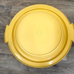 Vintage Tupperware Yellow Cake Carrier Pie Taker Container Orlando FL USA 1970s